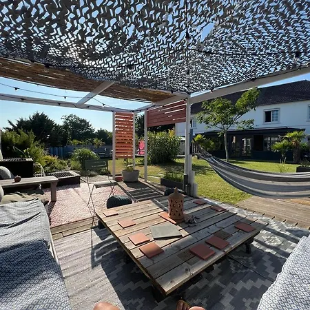 Dans Avec Piscine ゲストハウス *