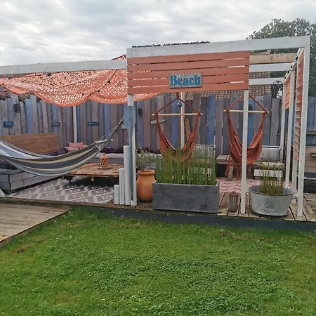 Dans Avec Piscine Гостевой дом Roeze-sur-Sarthe