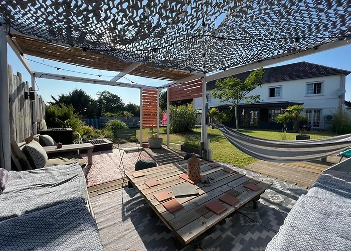 Dans Avec Piscine 게스트하우스 *