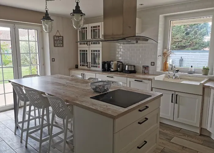 Dans Avec Piscine 게스트하우스 *